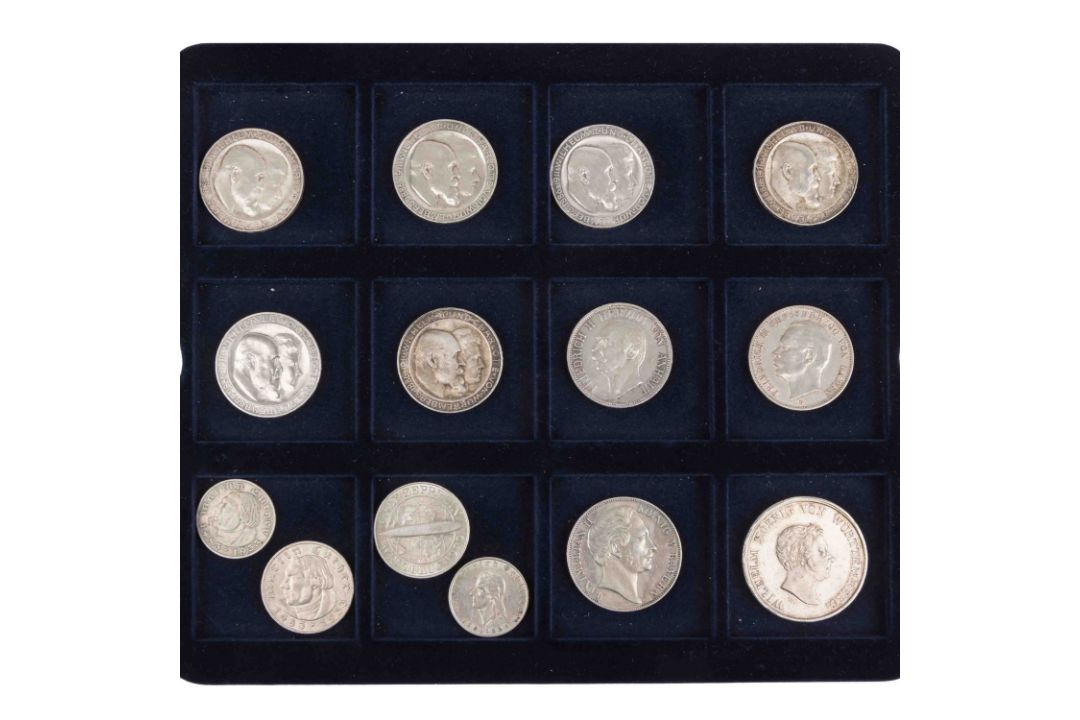 Altdeutschland – Deutsches Reich 1933/45 – kleine Sammlung in Holzetui, - Bild 1 aus 3