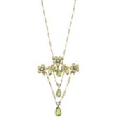 An Edwardian 15ct gold, peridot, seed pearl and colourless topaz necklace