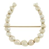 A cultured pearl horseshoe brooch