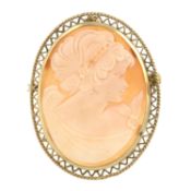 A 9ct gold shell cameo brooch/pendant