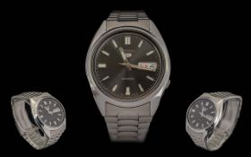 Seiko 5 Gents Stainless Steel Automatic Watch - Ref 7526-0394.