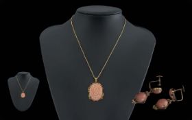 Ladies - Pleasing Quality 18ct Gold Coral Set Pendant Attached to a 18ct Gold Chain.