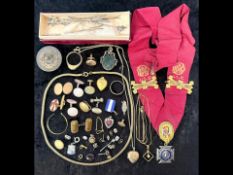 Small Collection of Oddments, to include rolled gold items, studs, buttons,