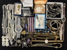 Good Bag of Mixed Collectables. Includes Costume Jewellery, Silver, Watches etc.