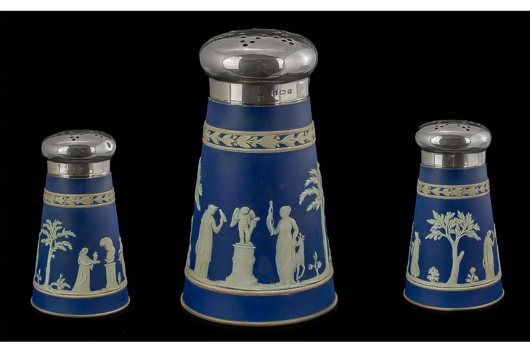 Wedgwood Silver Topped Sugar Shaker. Early 20th Century Wedgwood sugar shaker with fully