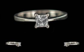 Ladies Pleasing 18ct White Gold Single S