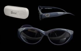 Genuine Ladies Gucci Sunglasses, vintage Gucci GG 2195/S circa 1990's, dark blue frames, with