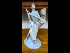 Nao by Lladro, 'Dancing on a Cloud'. Beautiful vintage figure of two ballet dancers, in excellent