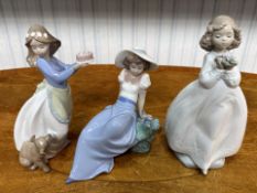 Three Nao Figures, comprising Nao 1444 '