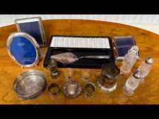 Mixed Lot of Silver & Plated Ware, silver napkin rings, picture frames, cruet set, etc. Mixed lot to