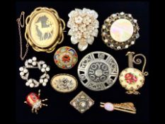 Small Collection of Vintage Brooches, to include a Victorian brooch with a carved deer to one