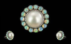 Ladies Quality and Impressive 18ct Gold Diamond & Pearl Set Dress Ring.