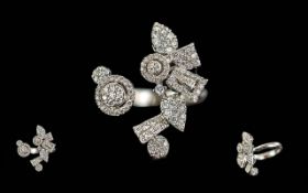 Ladies Modern - Fashion 18ct White Gold Diamond Set Ring. Well Matched. Diamonds of Very Good Colour