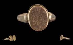 9ct Gold Locket Style 'Poison' Ring. A bit worn, hallmarked 9ct Chester, weight 2.9 grams.