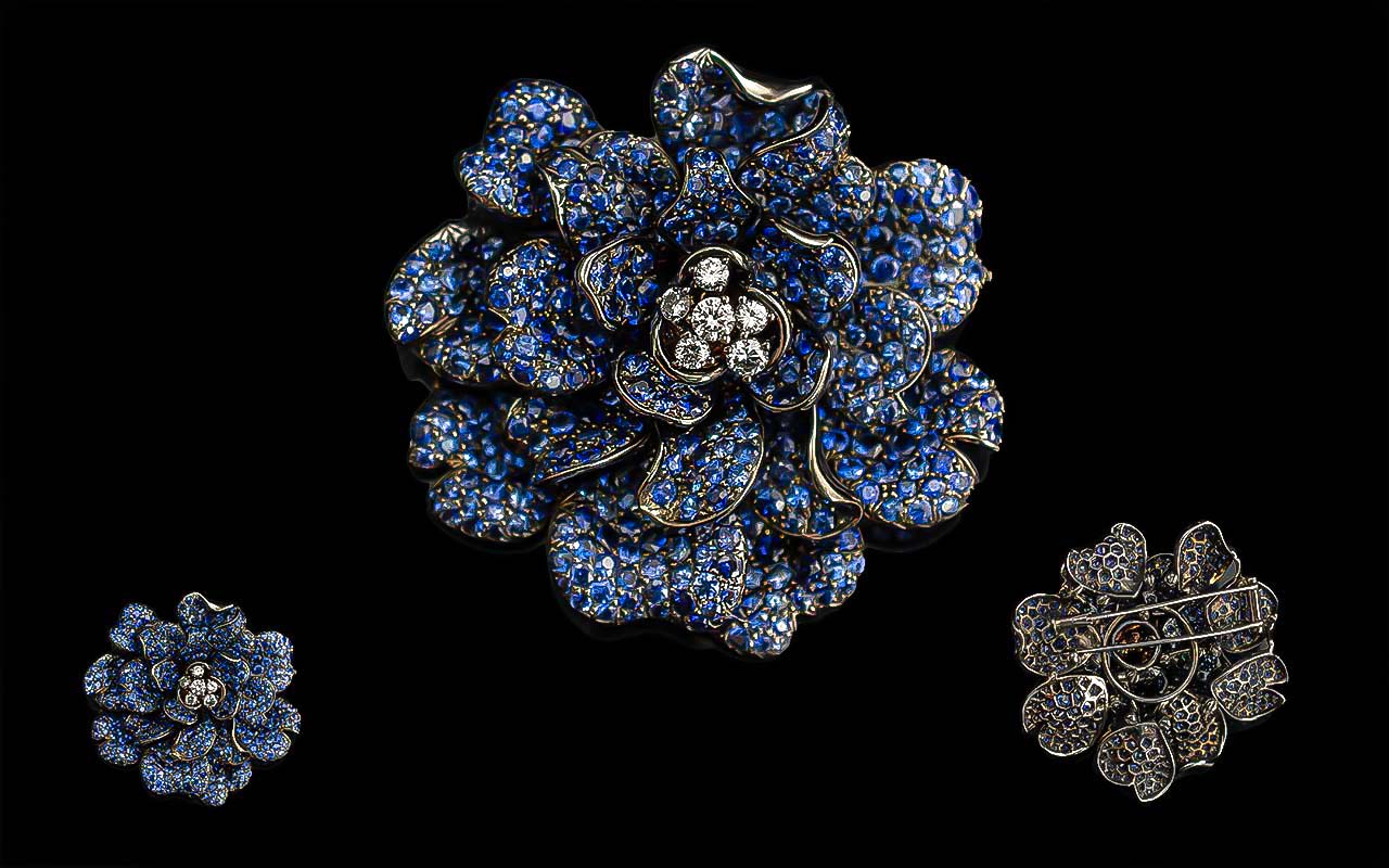 Ladies Impressive and Heavy 18ct White Gold Bespoke Blue Sapphire and Diamond Set Brooch. Marked 750