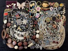 Box of Quality Costume Jewellery, to include beads, pearls, chains, rings, earrings, necklaces,
