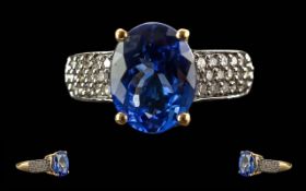 Ladies 18ct Gold Modern Tanzanite & Diamond Set Ring - Marked 18ct To Inside Of Shank. The Central