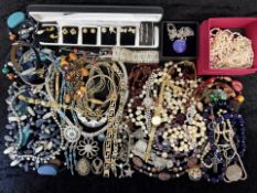 Good Mixed Bag of Costume Jewellery + 925 Sterling Silver Jewellery.