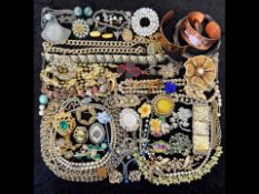Box of Quality Costume Jewellery, to include beads, pearls, chains, rings, earrings, necklaces,