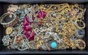 Quantity of Costume Jewellery, comprising pearls, beads, necklaces, earrings, bracelets, brooches, a