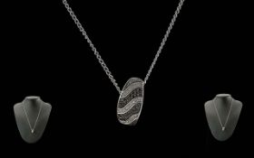 18ct White Gold Pendant Barrel Shaped Pe