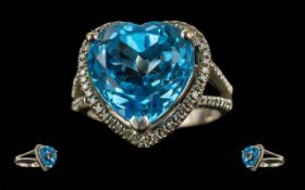 Ladies - Pleasing 14ct Gold Blue Topaz a