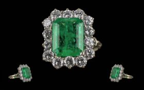 Ladies Superb Quality 18ct Gold Emerald & Diamond Set Ring, marked 18ct to interior of shank. The