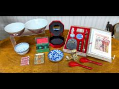 Box of Oriental Items, bowls ornaments, etc.