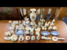 Box of Crested Ware, mixed ornaments, cheese dish, etc. Together with an onyx table lamp base.