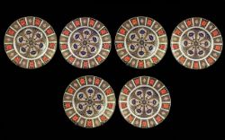 Royal Crown Derby Hand Painted Set of Six Large Old Imari Pattern Cabinet Plates. Pattern Number