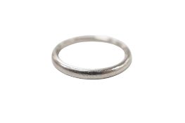 A white metal (stamped platinum) wedding band, size M, 4.4 grams.