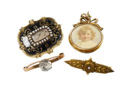 A late Victorian 15ct gold and seed pearl set bar brooch, 42mm, a 9ct gold mounted locket, a 9ct and