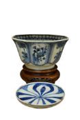 An early 17th century Arita porcelain swirl-pattern dish, diameter 14cm and a 17th or 18th century
