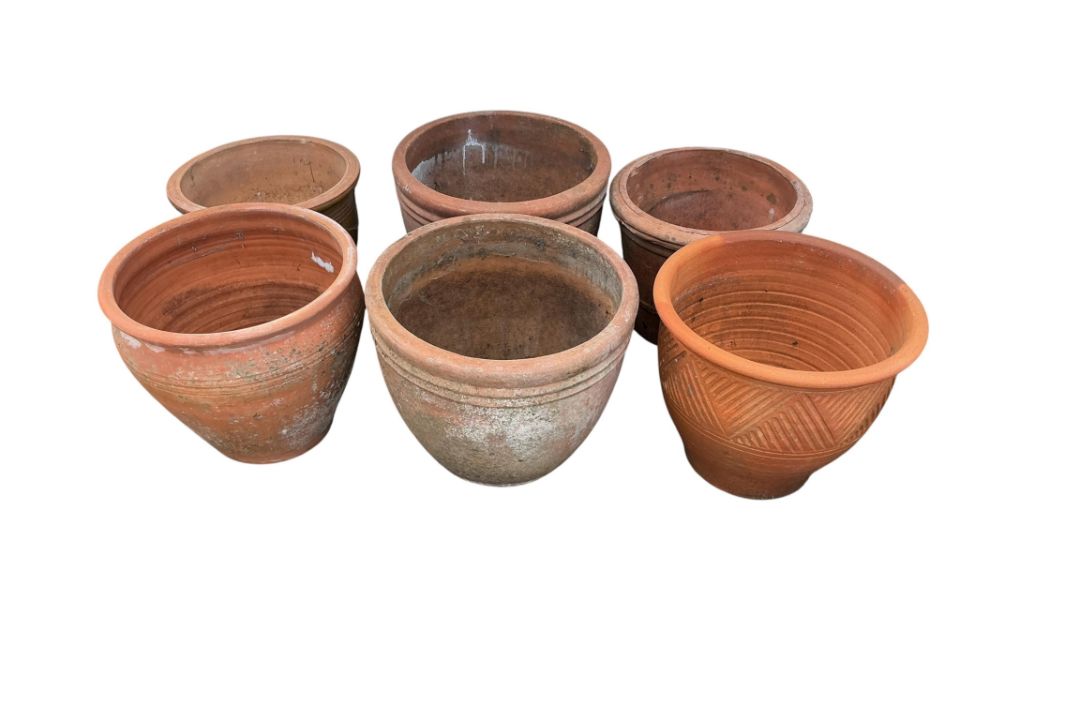 Six terracotta pots, largest diameter 46cm, height 37cm - Image 1 of 2