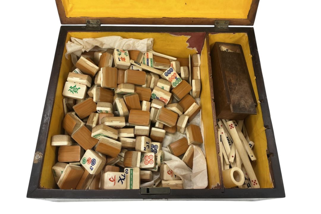 A bamboo and bone mahjong set, in fitted box, with rule booklet "Ma Cheuk, as Played by the Chinese" - Image 2 of 2