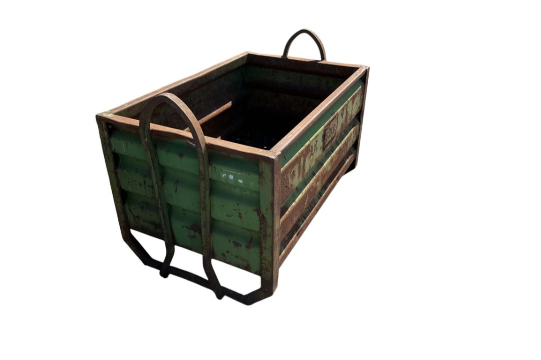 A 1960s French Renault industrial component crate, width 114cm, depth 71cm, height 81cm - Image 4 of 4