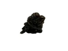 A Japanese carved figural netsuke, 3.5cm high