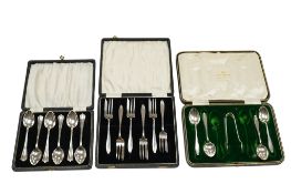 A cased set of six George V silver teaspoons, by Mappin & Webb, Sheffield, 1912, together with a