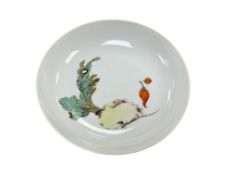 A Chinese porcelain saucer hand painted with vegetables, 15cm in diameter