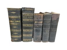 ° ° (Family Bibles) The Holy Bible... Cassell, Petter and Galpin. Illus. throughout. contemp.