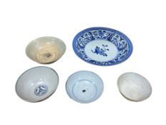 Ming Dynasty and later, four Chinese ceramic bowls, largest 28cm diameter and a Japanese bowl (5)