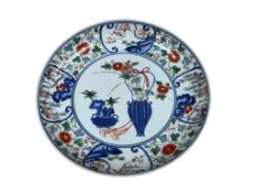 A Japanese Anita 'chrysanthemum' dish, Edo period, 21cm in diameter