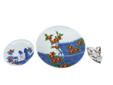 Two 20th century Japanese Nabeshima dishes, Imaemon XIII and a small Imari Geisha dish, impressed