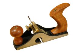 A Lie Nielsen Toolworks No.85 scraper plane