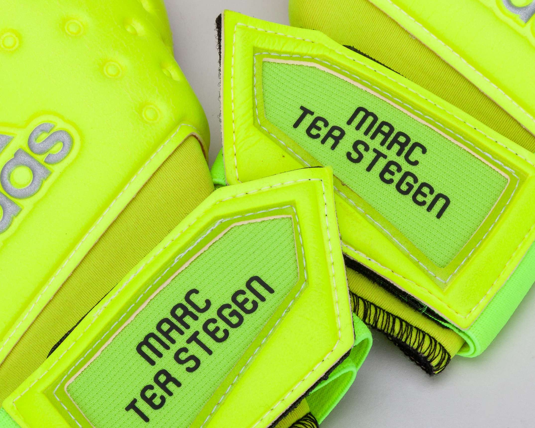 Marc-Andre Ter Stegen yellow and black Adidas goalkeeper gloves, 2015 - Image 3 of 4