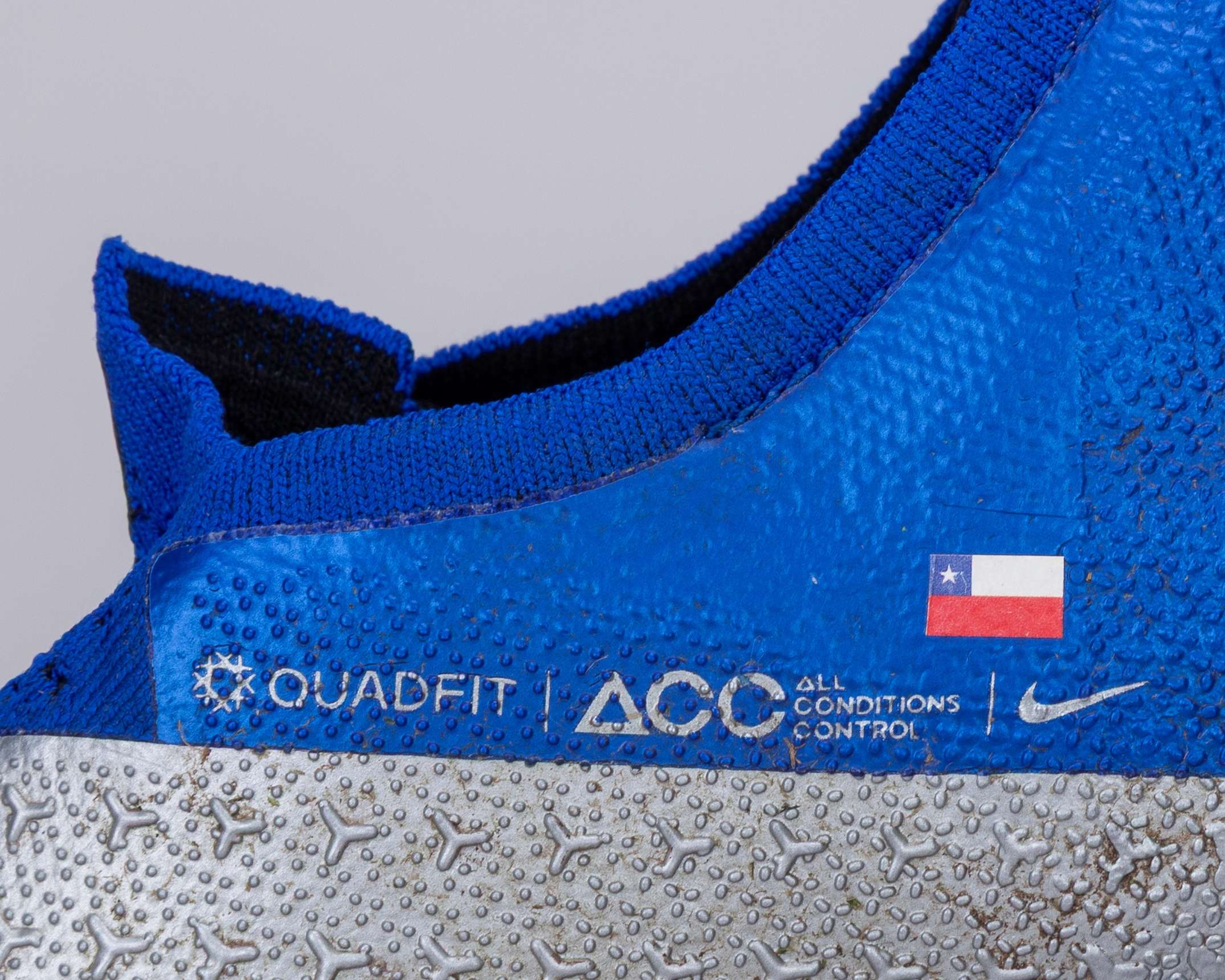 Arturo Vidal blue Nike Phantom SN match worn football boots, November 2018 - Image 5 of 6