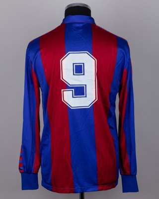 Enrique Castro Quini garnet and blue No.9 Barcelona match worn long-sleeved shirt, 1984 - Image 2 of 7