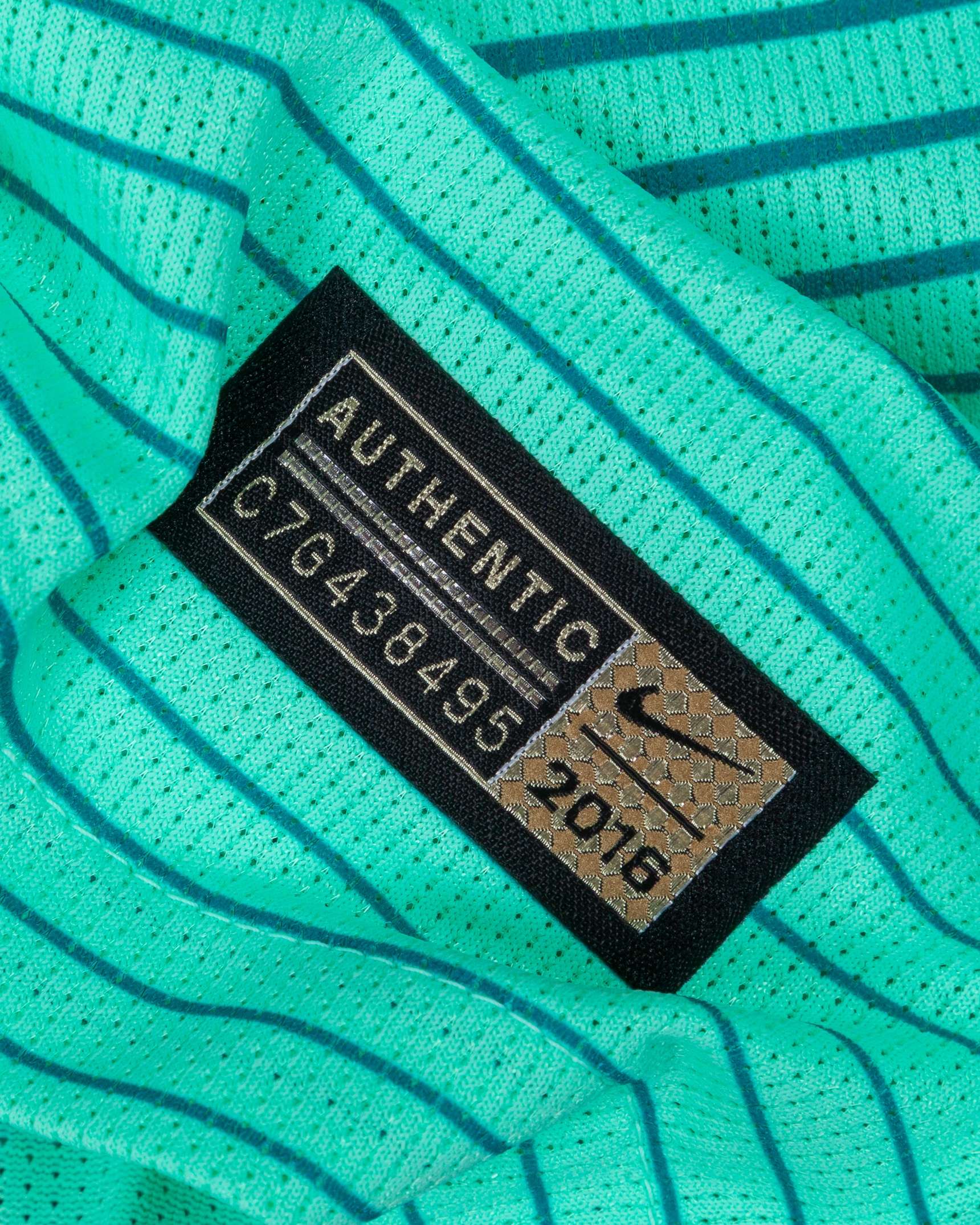 Lionel Messi match-issued No.10 Barcelona v. Paris Saint-Germain short-sleeved shirt, 2016-17 - Image 4 of 6