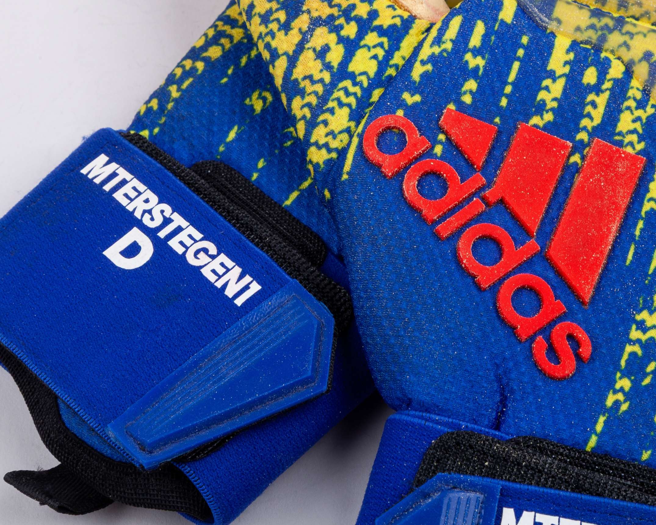Marc-Andre Ter Stegen blue, yellow and red Adidas match worn goalkeeper gloves, March 2019 - Image 3 of 5