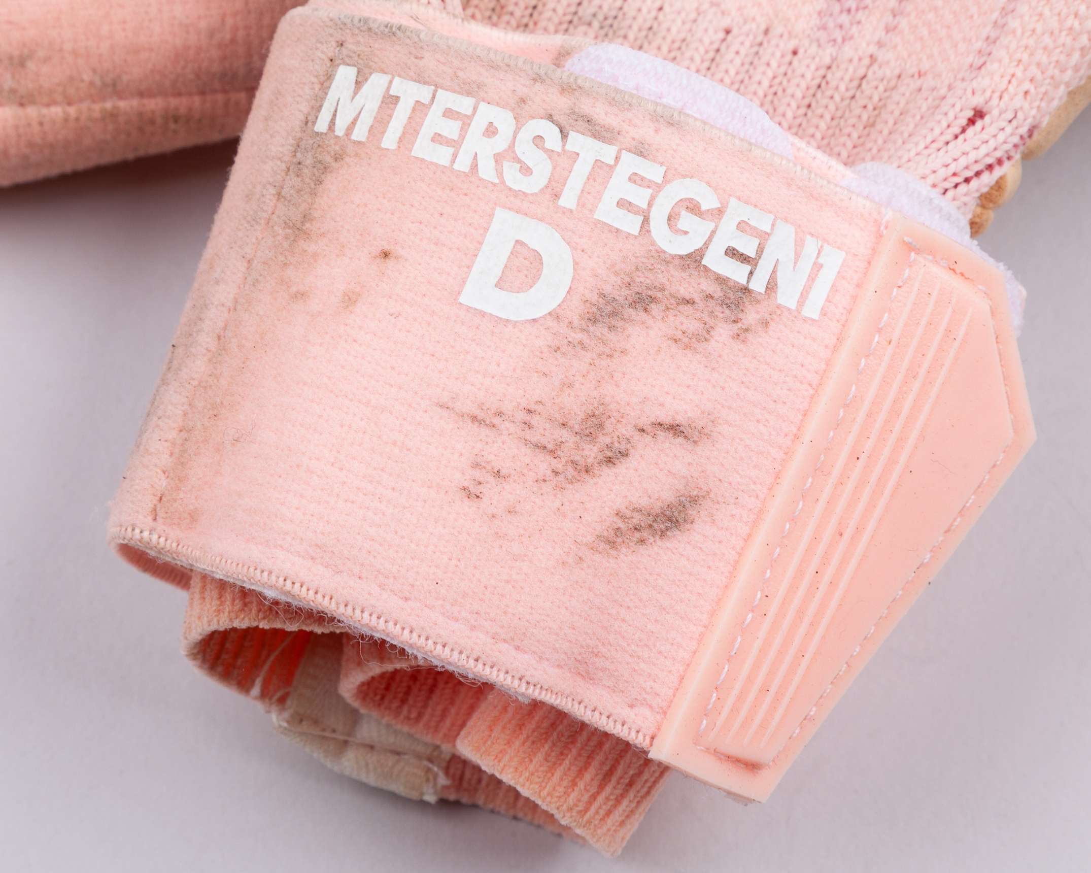 Marc-Andre Ter Stegen pink Adidas match used goalkeeper gloves, October 2018 - Image 5 of 6